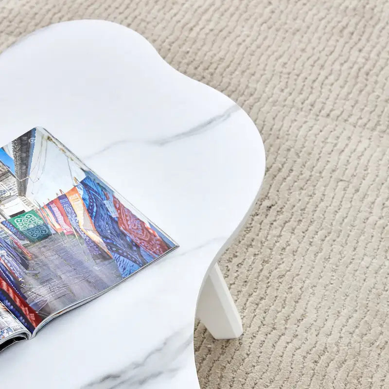 Modernes 2-teiliges wolkenförmiges Couchtisch-Set mit Massivholzbeinen und MDF-Platte für das Wohnzimmer